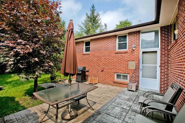 66 Kimberdale Cres, House detached with 3 bedrooms, 3 bathrooms and 4 parking in Toronto ON | Image 35