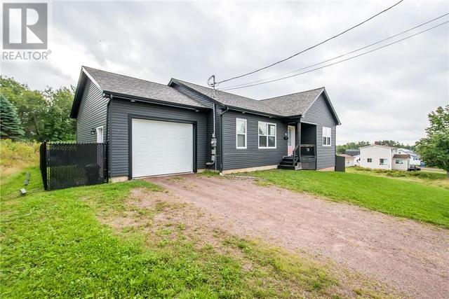 64 Gorveatte, House detached with 4 bedrooms, 2 bathrooms and null parking in Dieppe NB | Image 2