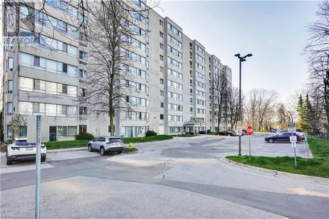 812 - 570 Proudfoot Lane, Condo with 1 bedrooms, 1 bathrooms and 1 parking in London ON | Card Image