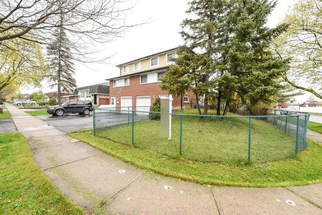 7369 Bybrook Dr, House semidetached with 3 bedrooms, 3 bathrooms and 5 parking in Mississauga ON | Image 31