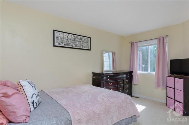 6 Woodford Way, Townhouse with 3 bedrooms, 3 bathrooms and 3 parking in Ottawa ON | Image 14