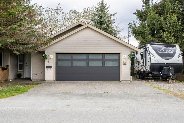 35261 Shook Road, House detached with 3 bedrooms, 2 bathrooms and null parking in Mission BC | Image 4
