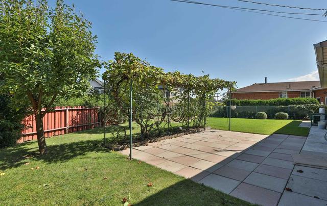 30 Nardi Crt, House detached with 3 bedrooms, 2 bathrooms and 5 parking in Hamilton ON | Image 19
