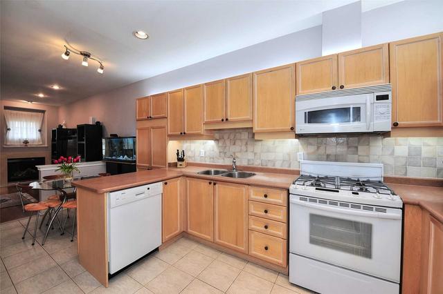 30 Kingsbridge Circ, House attached with 3 bedrooms, 4 bathrooms and 4 parking in Vaughan ON | Image 2