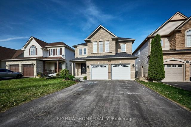 208 Millburn Dr, House detached with 4 bedrooms, 3 bathrooms and 6 parking in Clarington ON | Image 1