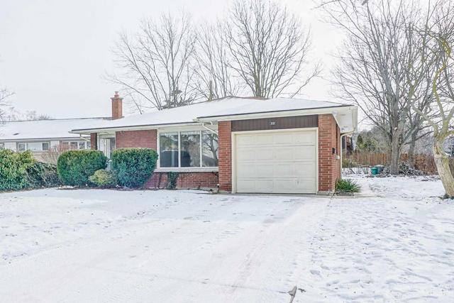 33 Larchwood Dr, House detached with 3 bedrooms, 3 bathrooms and 2 parking in St. Catharines ON | Image 2