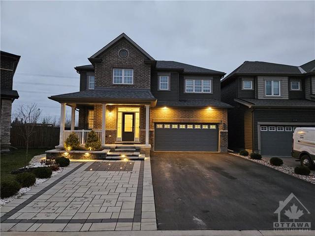 652 Eagle Crest Heights, House detached with 4 bedrooms, 3 bathrooms and 4 parking in Ottawa ON | Image 1