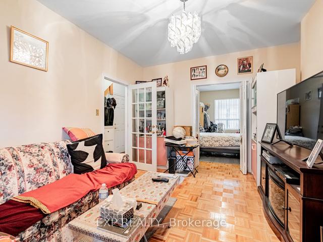 654 Crawford St, House semidetached with 5 bedrooms, 4 bathrooms and 3 parking in Toronto ON | Image 23