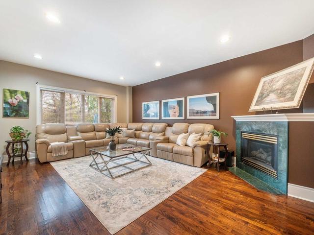 39 Corwin Cres, House detached with 5 bedrooms, 6 bathrooms and 4 parking in Toronto ON | Image 5