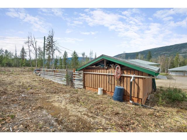 2550 Pass Creek Road, House detached with 3 bedrooms, 2 bathrooms and null parking in Central Kootenay I BC | Image 28