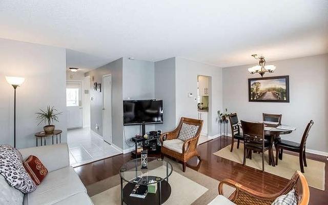 93 Cutters Cres, House attached with 3 bedrooms, 3 bathrooms and 2 parking in Brampton ON | Image 5