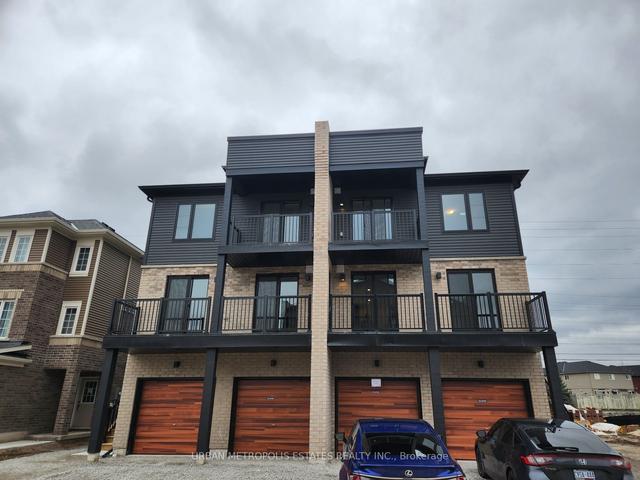 unit #4 - 53 Pumpkin Corner Cres, Townhouse with 3 bedrooms, 2 bathrooms and 2 parking in Barrie ON | Image 1