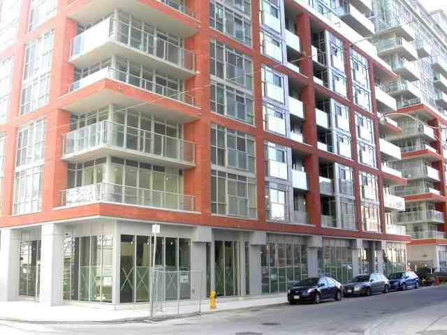 1006 - 126 Simcoe St, Condo with 1 bedrooms, 1 bathrooms and null parking in Toronto ON | Image 1