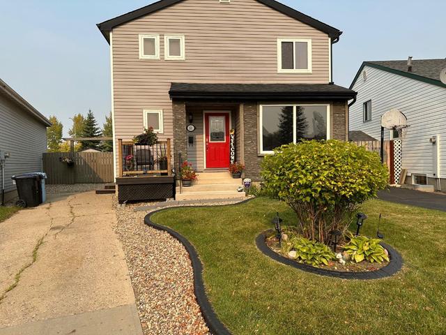 321 Bird Crescent Ne, House detached with 4 bedrooms, 2 bathrooms and 4 parking in Wood Buffalo AB | Image 1