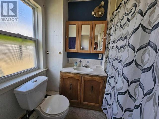 433 St. Peters Road, House detached with 2 bedrooms, 1 bathrooms and null parking in Cape Breton NS | Image 10
