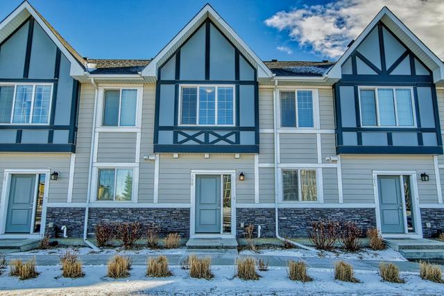 980 Nolan Hill Boulevard Nw, Home with 3 bedrooms, 2 bathrooms and 2 parking in Calgary AB | Image 2