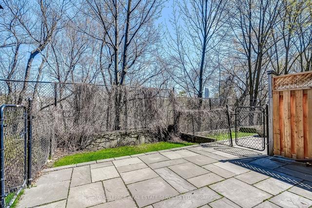 23 Leaves Terr, House attached with 3 bedrooms, 3 bathrooms and 2 parking in Toronto ON | Image 27