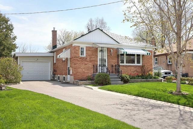 15 Greylawn Cres, House detached with 3 bedrooms, 2 bathrooms and 5 parking in Toronto ON | Card Image