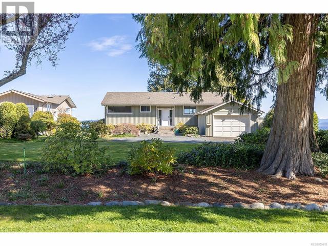 1077 Eaglecrest Dr, House detached with 6 bedrooms, 3 bathrooms and 6 parking in Qualicum Beach BC | Image 44