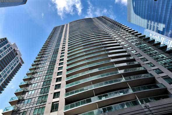 1505 - 30 Grand Trunk Cres, Condo with 1 bedrooms, 1 bathrooms and null parking in Toronto ON | Image 3