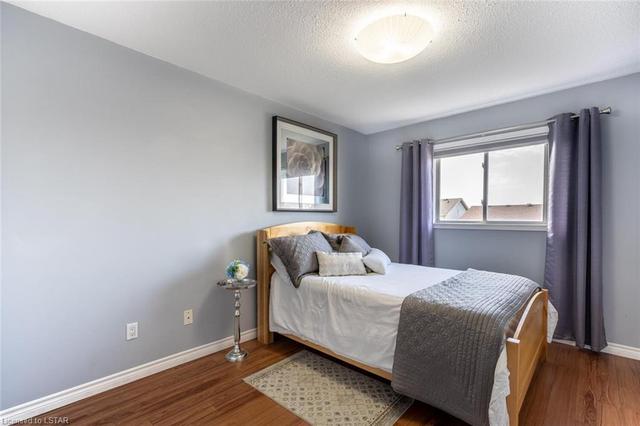 1325 Reardon Boulevard, House semidetached with 3 bedrooms, 2 bathrooms and 3 parking in London ON | Image 16