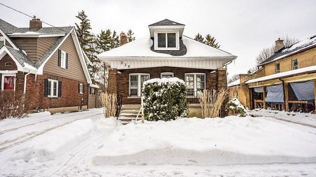 238 Sheridan St, House detached with 3 bedrooms, 1 bathrooms and 5 parking in Brantford ON | Image 1
