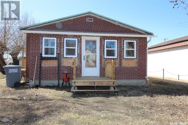 224 Front Street, House detached with 1 bedrooms, 1 bathrooms and null parking in Eastend SK | Image 1
