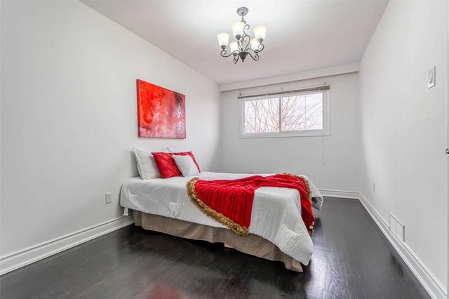 152 Lindy Lou Rd, House semidetached with 4 bedrooms, 2 bathrooms and 4 parking in Toronto ON | Image 10