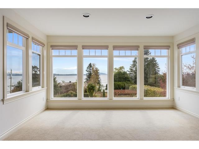 14008 Marine Drive, House detached with 5 bedrooms, 4 bathrooms and 7 parking in White Rock BC | Image 18