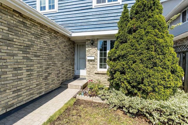 7 Nottawasaga Cres, House semidetached with 4 bedrooms, 2 bathrooms and 3 parking in Brampton ON | Image 19