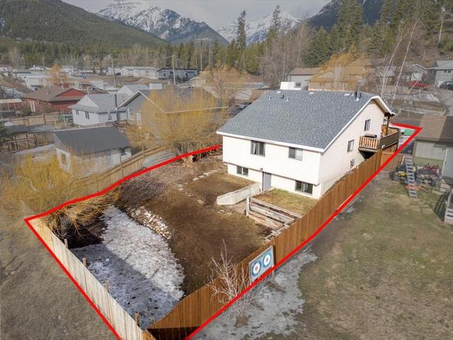 720 Balmer Crescent, House detached with 5 bedrooms, 3 bathrooms and 3 parking in Elkford BC | Image 40
