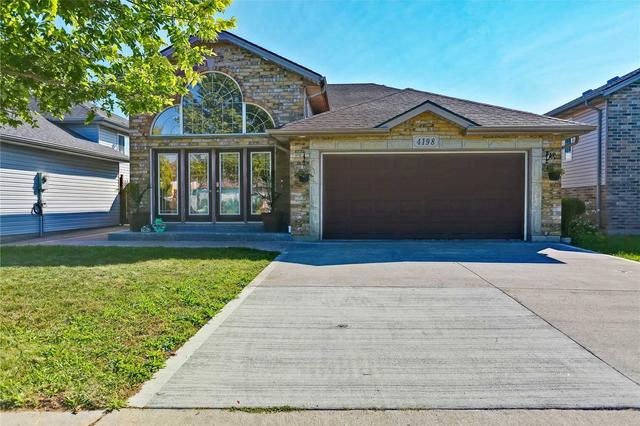 4198 Zurich Ave, House detached with 2 bedrooms, 2 bathrooms and 6 parking in Windsor ON | Image 1