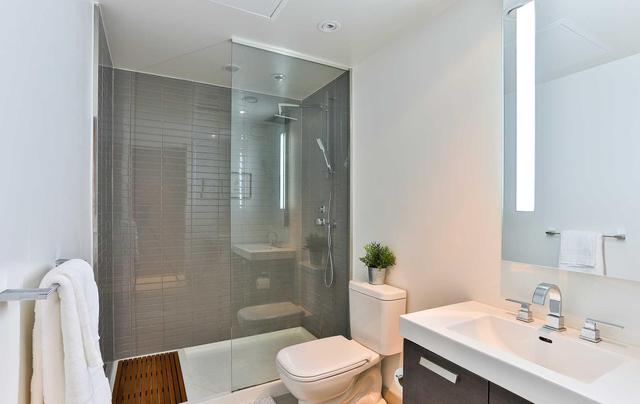 1105 - 38 Stewart St, Condo with 1 bedrooms, 1 bathrooms and null parking in Toronto ON | Image 4