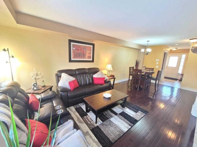 44 Dewell Cres, House attached with 3 bedrooms, 3 bathrooms and 3 parking in Clarington ON | Image 5