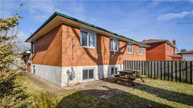 3646 Holden Cres, House semidetached with 3 bedrooms, 2 bathrooms and 2 parking in Mississauga ON | Image 13