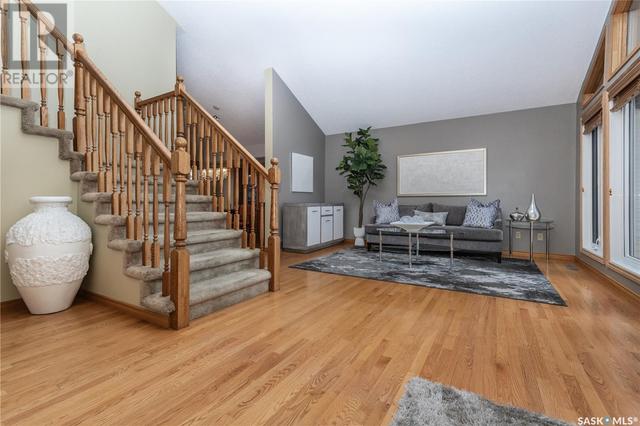 735 Wakaw Terrace, House detached with 5 bedrooms, 4 bathrooms and null parking in Saskatoon SK | Image 2
