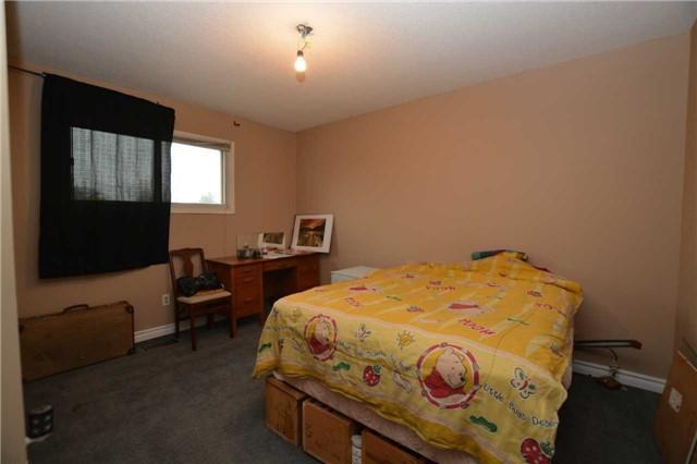 33 Enmount Dr, Townhouse with 3 bedrooms, 2 bathrooms and 1 parking in Brampton ON | Image 8