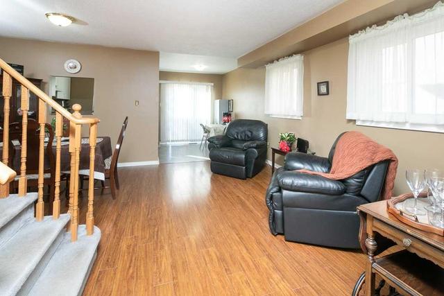 131 Saddletree Tr, House semidetached with 3 bedrooms, 2 bathrooms and 3 parking in Brampton ON | Image 2