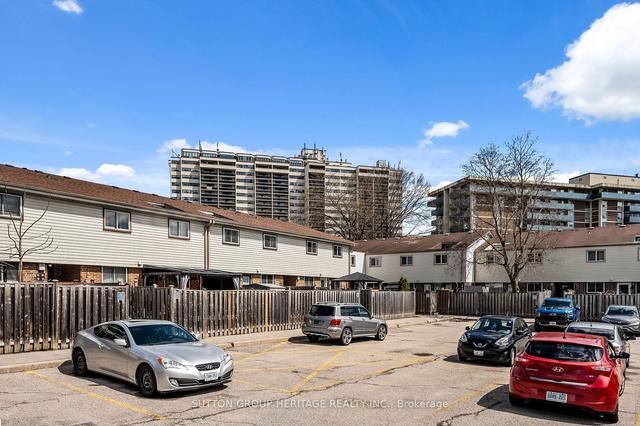 167 - 120 Nonquon Rd, Townhouse with 3 bedrooms, 1 bathrooms and 1 parking in Oshawa ON | Image 23