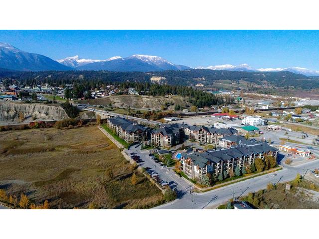 1112 - 205 Third Avenue, Condo with 2 bedrooms, 2 bathrooms and 1 parking in Invermere BC | Image 4