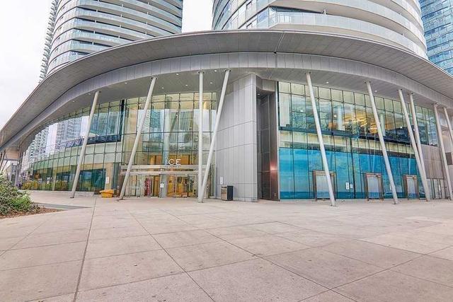 1002 - 14 York St, Condo with 2 bedrooms, 2 bathrooms and 1 parking in Toronto ON | Image 11
