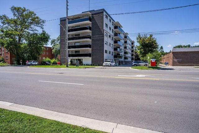105 - 2411 New St, Condo with 1 bedrooms, 1 bathrooms and 1 parking in Burlington ON | Image 1