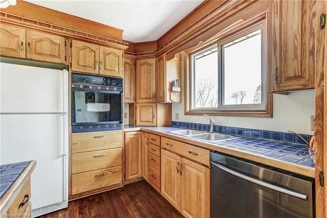 11155 Lakeshore Rd W, House detached with 3 bedrooms, 1 bathrooms and 12 parking in Wainfleet ON | Image 11