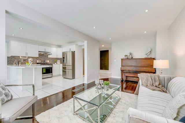 1266 Winterbourne Dr, House detached with 4 bedrooms, 4 bathrooms and 5 parking in Oakville ON | Image 2