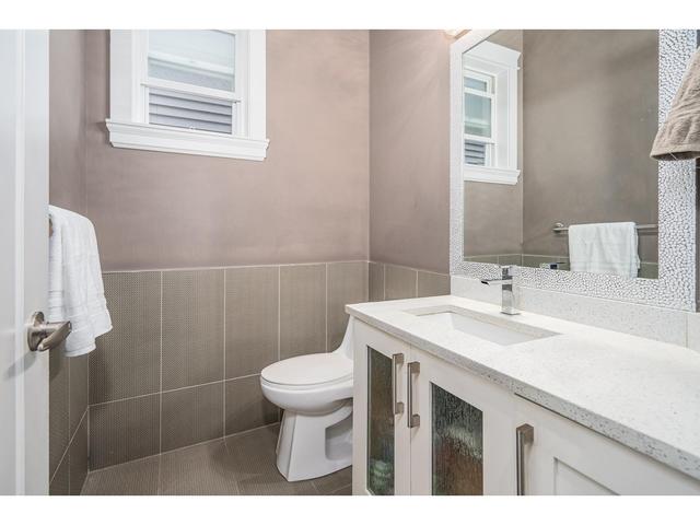 7288 194 Street, House detached with 6 bedrooms, 5 bathrooms and 3 parking in Surrey BC | Image 11