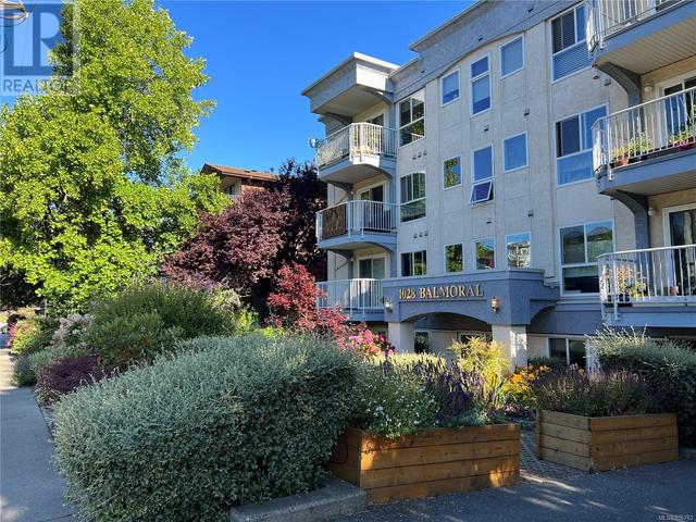 402 - 1028 Balmoral Rd, Condo with 1 bedrooms, 1 bathrooms and 27 parking in Victoria BC | Image 1
