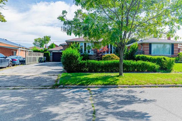 25 Cora Cres, House detached with 3 bedrooms, 2 bathrooms and 5 parking in Toronto ON | Image 1