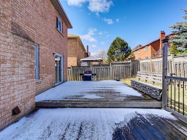 28 Nelson Circ, House detached with 4 bedrooms, 4 bathrooms and 6 parking in Newmarket ON | Image 16