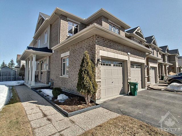 2201 Angelica Avenue, Townhouse with 3 bedrooms, 4 bathrooms and 6 parking in Ottawa ON | Image 2