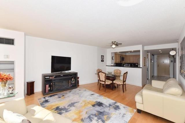 1606 - 50 Eglinton Ave W, Condo with 2 bedrooms, 2 bathrooms and 2 parking in Mississauga ON | Image 4